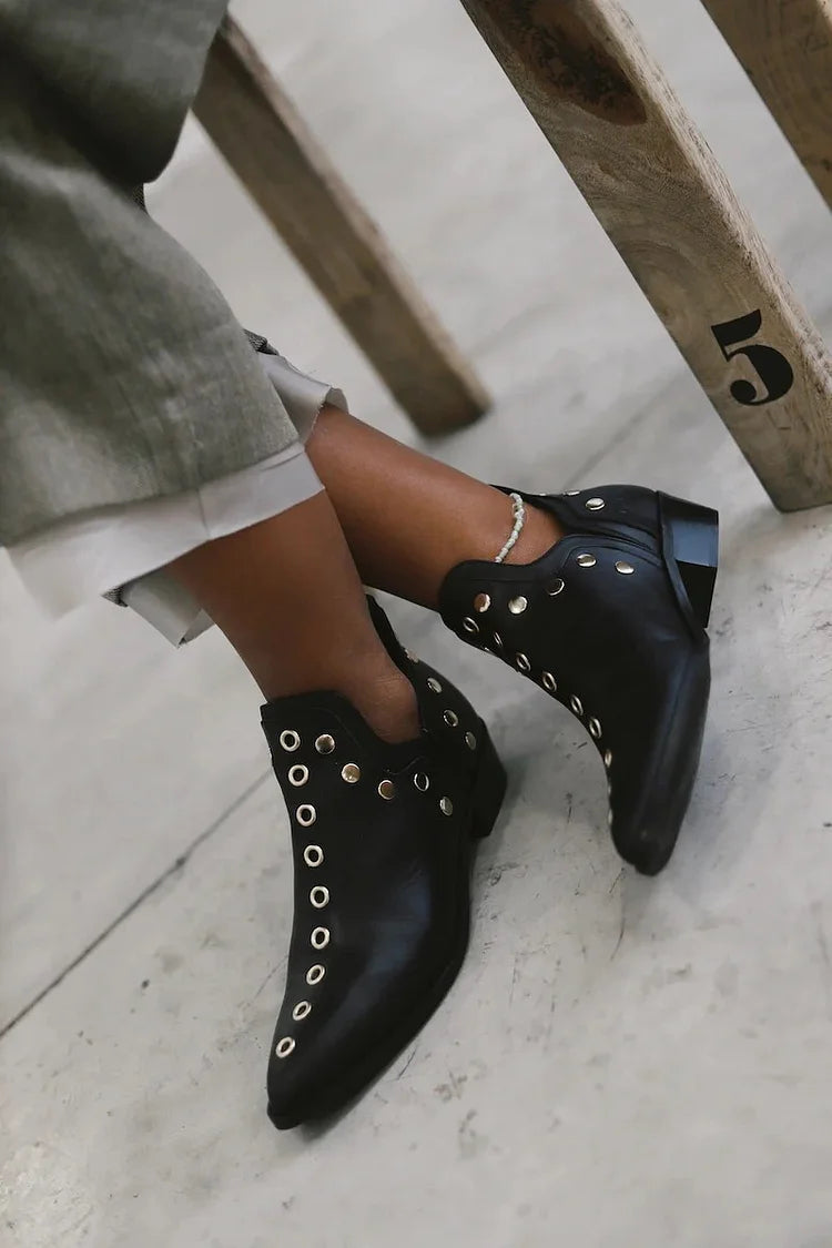 Black / 12