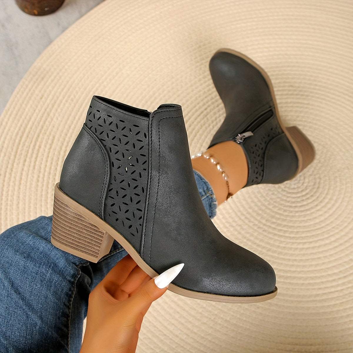 Black / 12 US | 43 EU